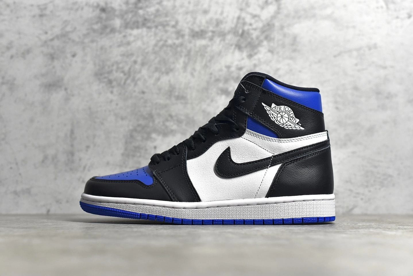 Air Jordan 1 Retro High OG “White Royal”